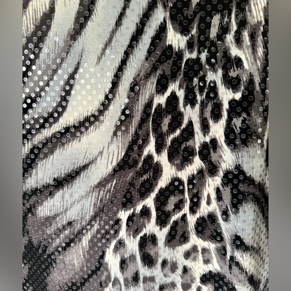 Interplay Couture sequined top. Brand new. Never worn. - Picture 4 of 8